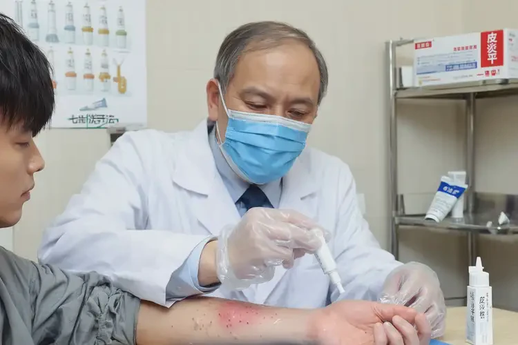 男人手上偶尔起湿疹能不能根治(图3)