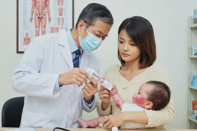 婴幼儿大腿经常起湿疹不管它会自己痊愈吗(图1)