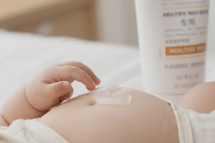 婴儿肚子上偶尔长湿疹可以治好吗(图3)