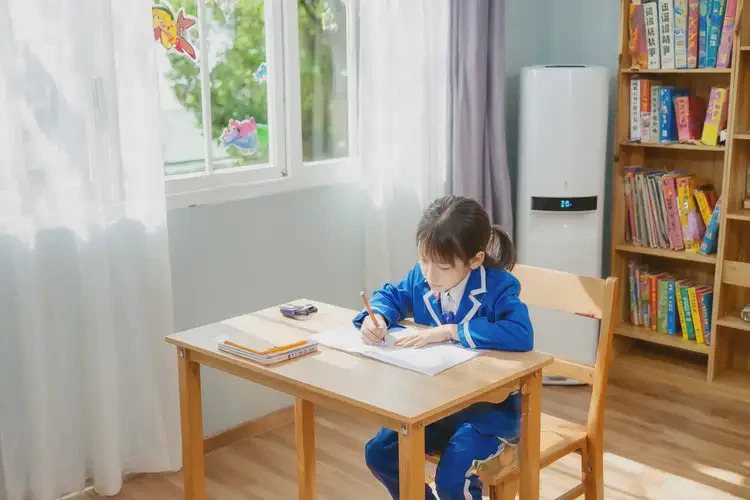 小学生手上经常长湿疹不管它会自己自愈吗(图1)