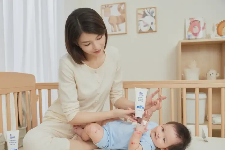 婴儿手臂偶尔长湿疹可以治好吗(图3)