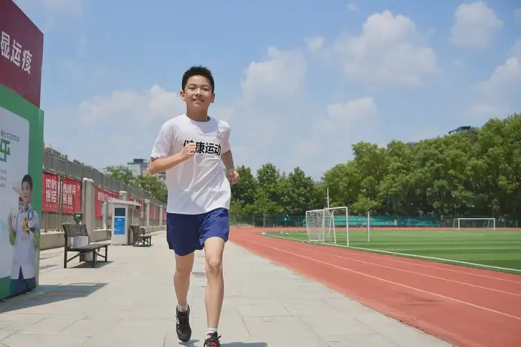 中学生脖子经常起湿疹可不可以根治(图1)