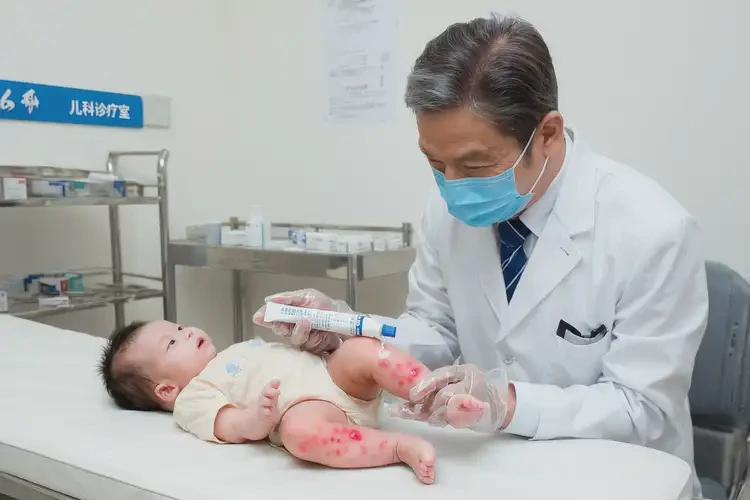 婴儿小腿上起湿疹可以治好吗(图3)