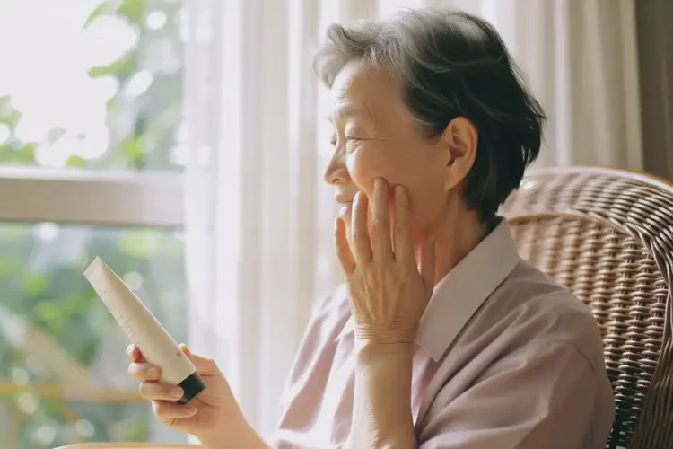 老年人面部经常起湿疹可不可以根治(图2)
