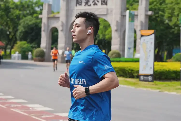 青年人手臂上有湿疹可不可以根治(图1)