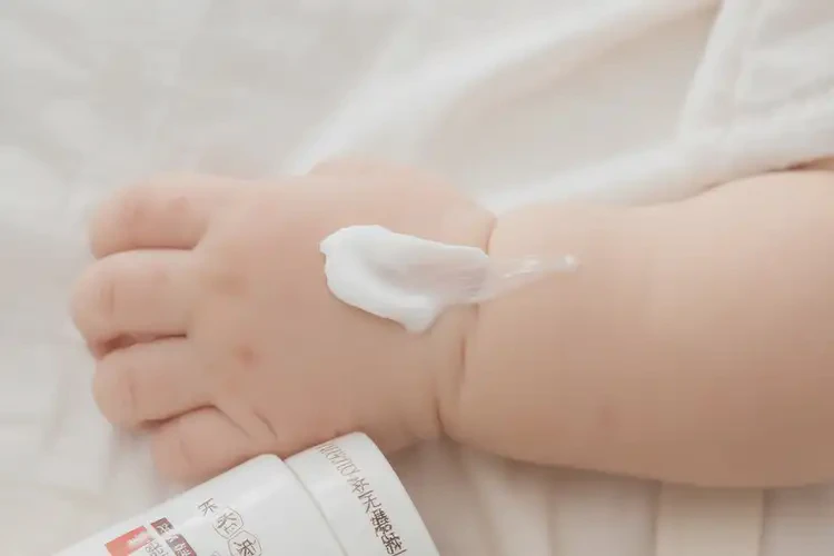 宝宝手上出湿疹可以治好吗(图2)