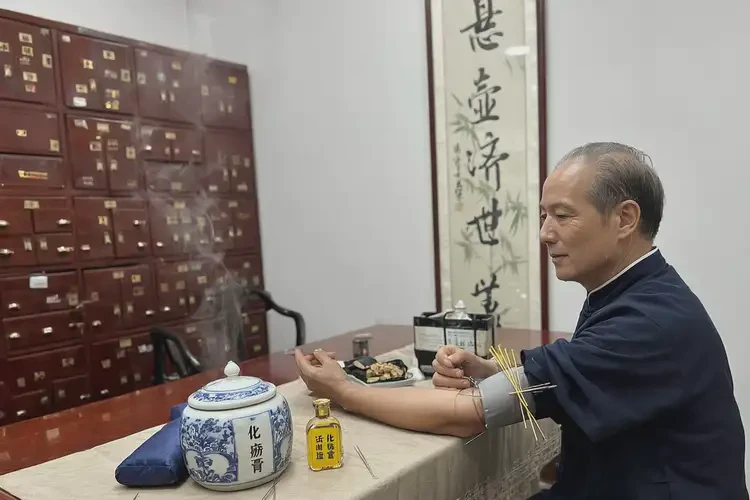 男性脸上出湿疹可以治好吗(图1)