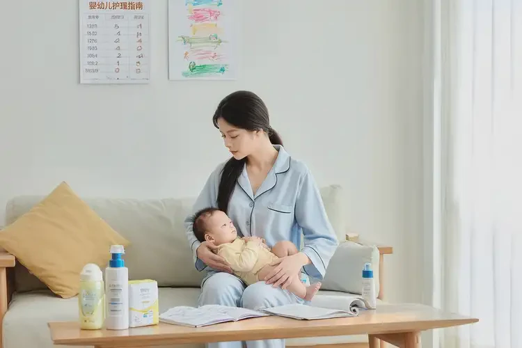 婴幼儿手臂容易起湿疹可以治好吗(图1)