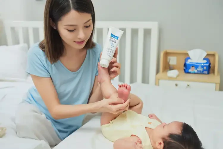 婴幼儿脚上有湿疹可以治好吗(图2)