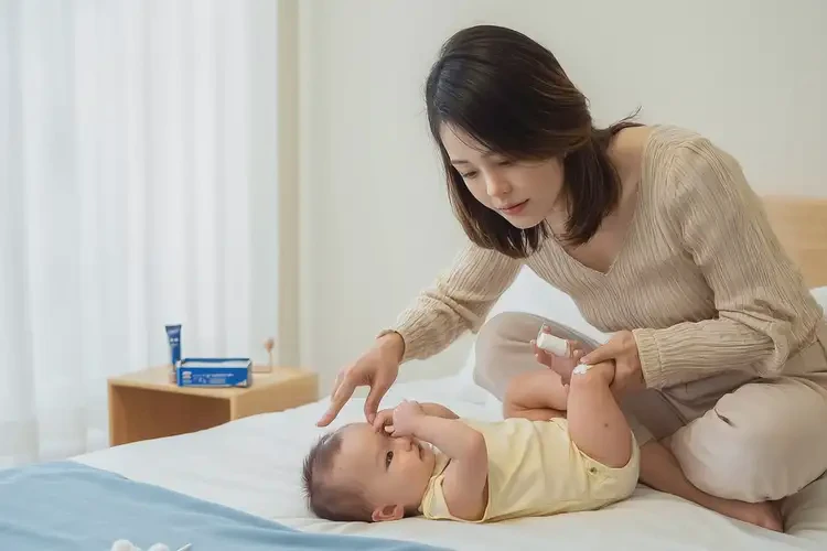宝宝小腿上长湿疹可以治好吗(图3)