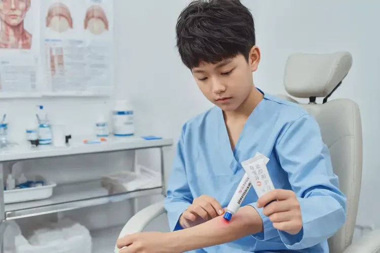 青少年手臂偶尔起湿疹可不可以根治(图3)