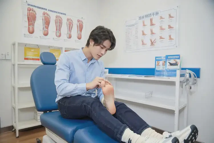 青年人脚上起湿疹可不可以根治(图2)