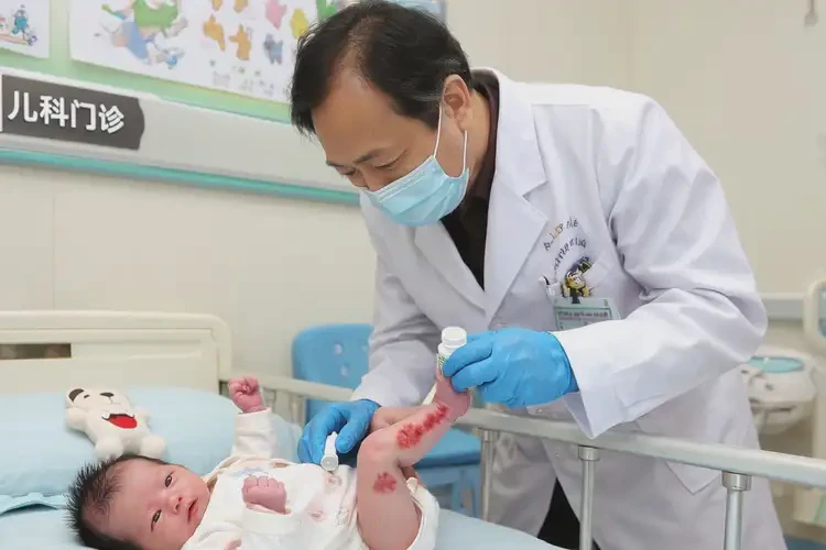 婴儿大腿偶尔长湿疹可以治好吗(图3)
