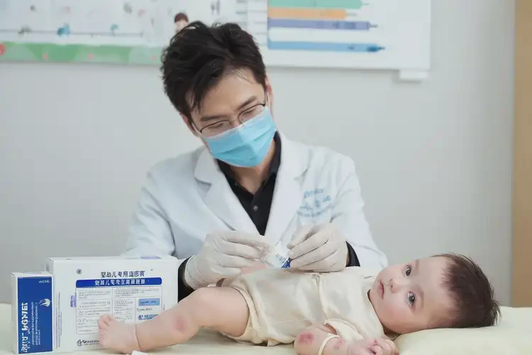 婴幼儿手臂容易起湿疹可以治好吗(图4)