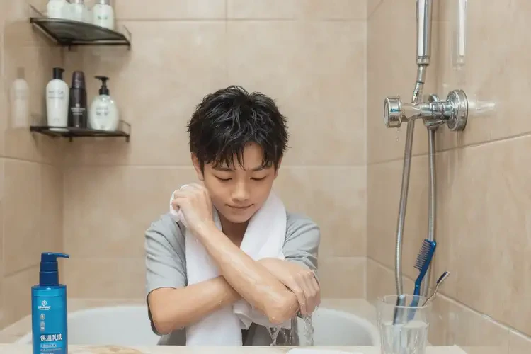 青少年脖子上出现湿疹可不可以根治(图2)