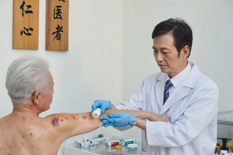 老年人手臂上起湿疹可不可以根治(图3)
