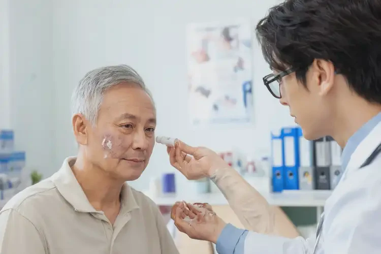 老年人面部偶尔起湿疹可以治好吗(图3)