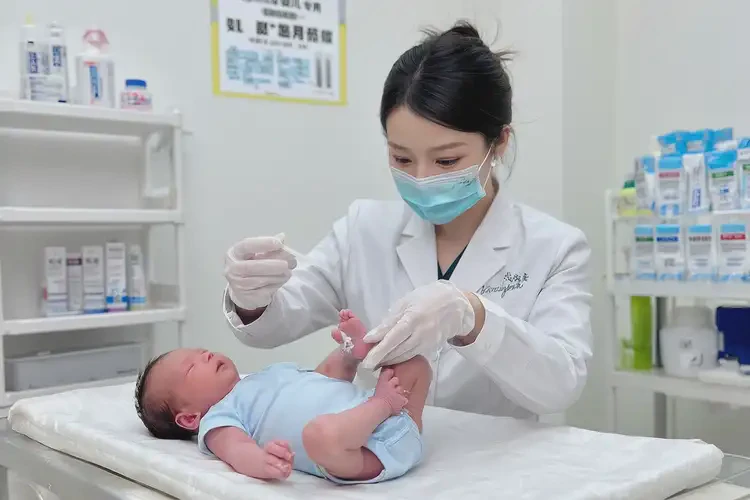 婴儿屁股上起湿疹可以治好吗(图1)