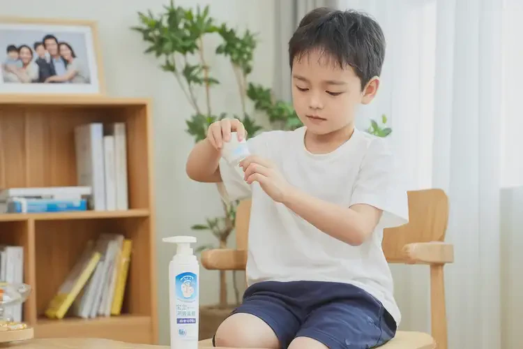 小学生屁股上偶尔起湿疹可不可以根治(图2)