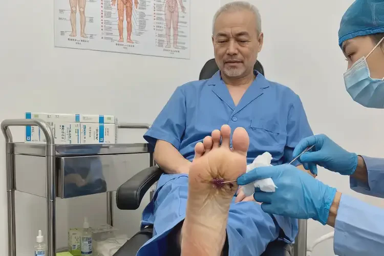 男性脚上出现湿疹可以治好吗(图2)