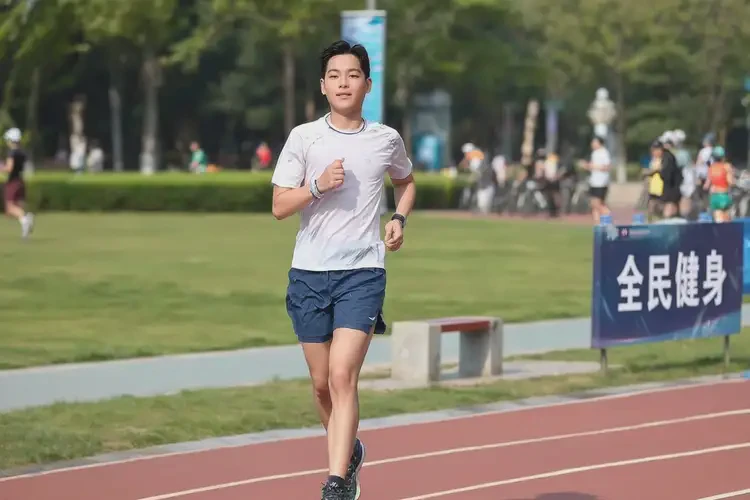 大学生脖子经常长湿疹能不能彻底自愈(图1)
