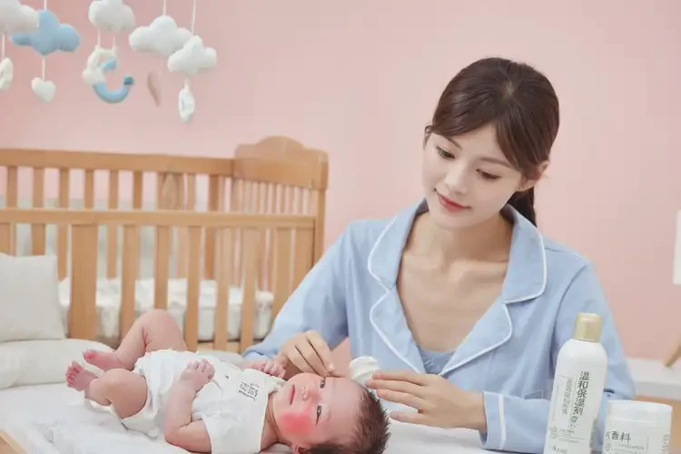 婴儿面部偶尔起湿疹可以治好吗(图2)