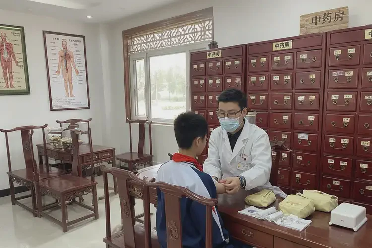 中学生屁股起湿疹可不可以根治(图2)