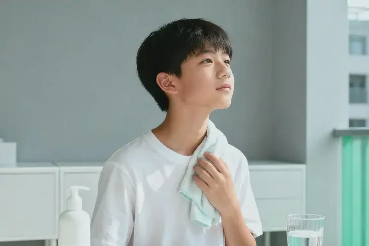 中学生脖子上经常起湿疹可以治好吗(图3)