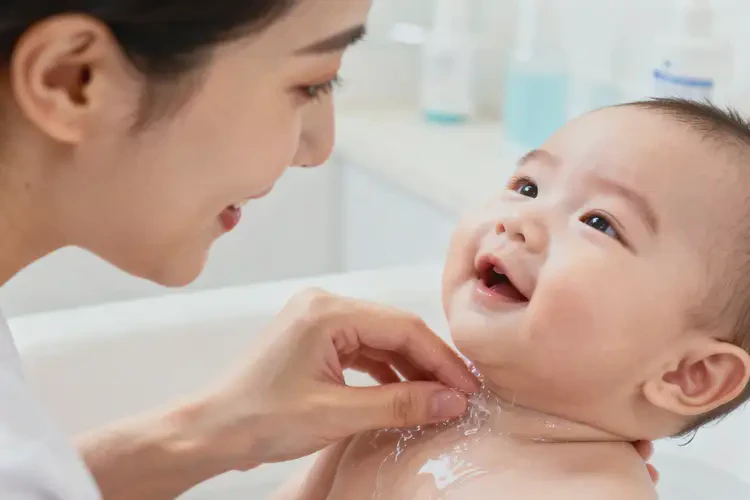 婴儿脖子上容易起湿疹可以治好吗(图1)