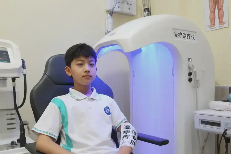 中学生手臂偶尔长湿疹可以治好吗(图1)