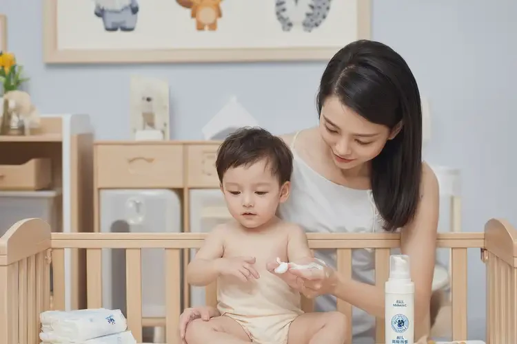 孩子手臂上长湿疹可以治好吗(图4)