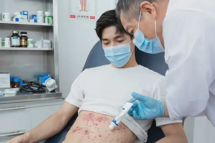 青年人肚子上偶尔长湿疹可以治好吗(图3)