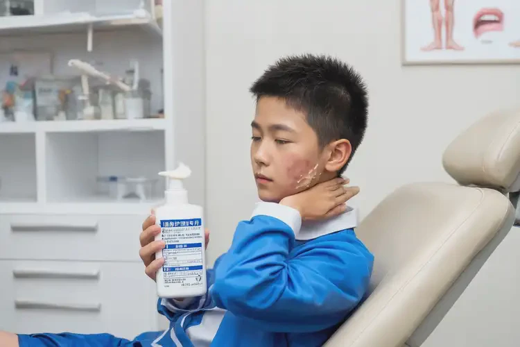 中学生脖子上长湿疹可以治好吗(图2)
