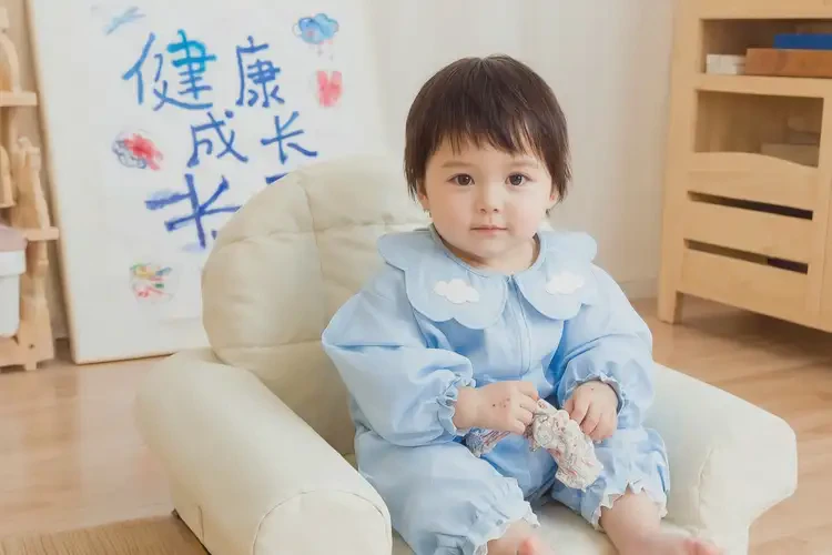 小儿小腿上容易起湿疹可以治好吗(图2)