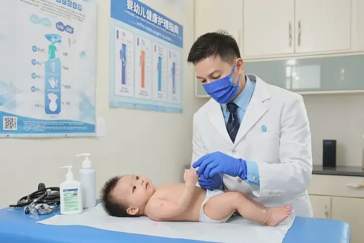 婴幼儿屁股上长湿疹不管它会自己好吗(图1)