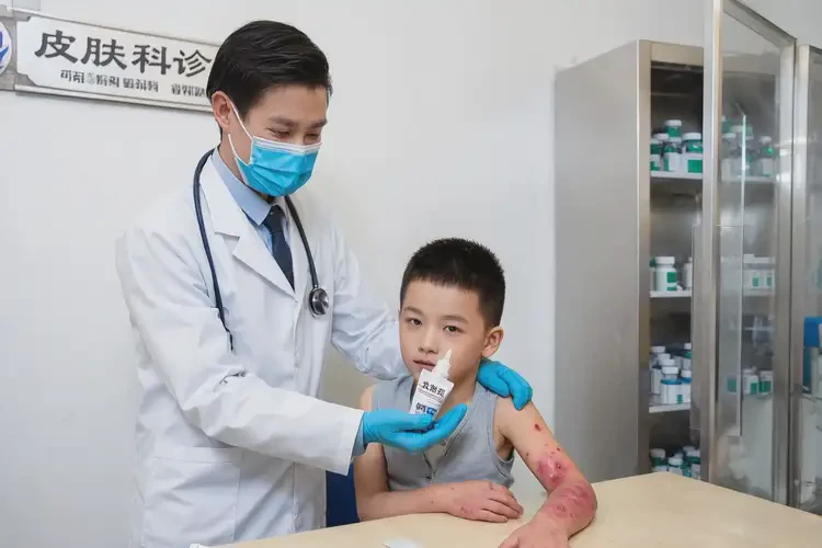 孩子手臂容易长湿疹可以治好吗(图3)