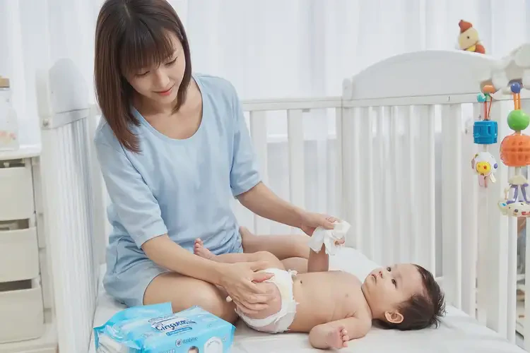 婴儿屁股出现湿疹不管它会自己好吗(图2)