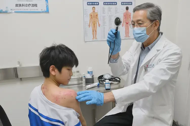 中学生脖子上长湿疹可以治好吗(图3)