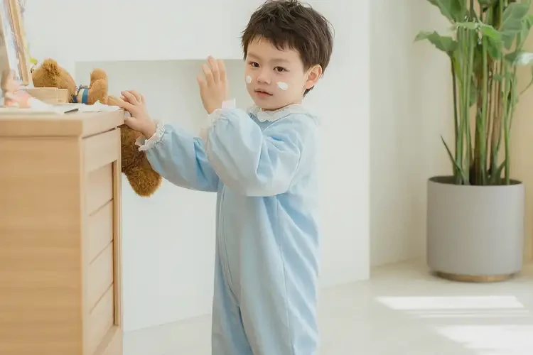 孩子脖子上容易起湿疹可以治好吗(图2)