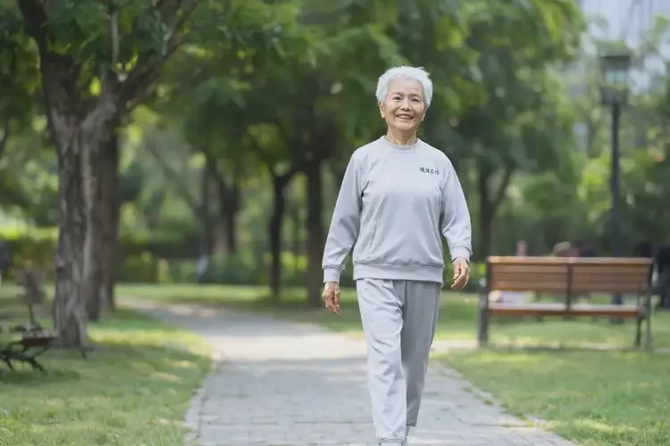 老人脖子上起湿疹可以治好吗(图2)