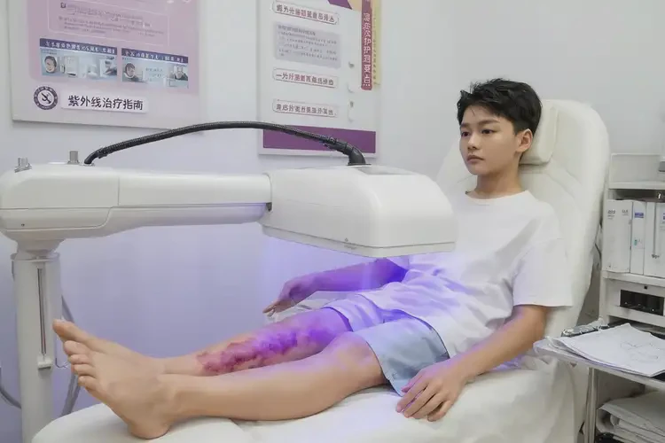 青年人小腿上起湿疹可以治好吗(图1)