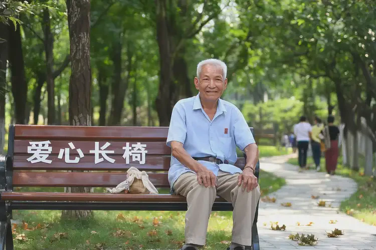 老人大腿上经常起湿疹可以治好吗(图1)