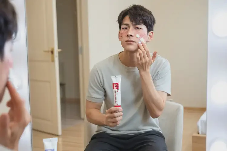 青年人面部起湿疹可以治好吗(图3)