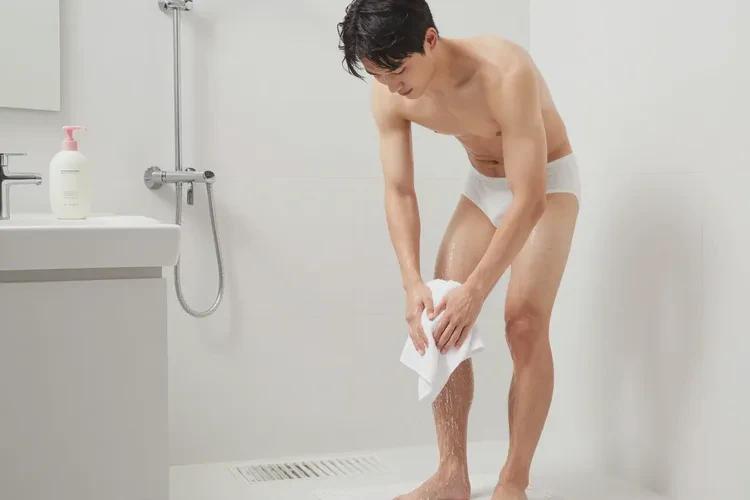 青年人四肢容易长湿疹能靠自己自愈吗(图2)
