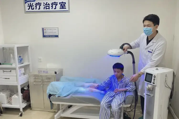 中学生大腿起湿疹可不可以根治(图1)