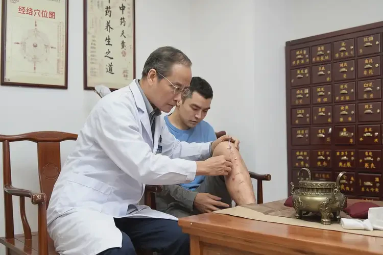 大学生脚上起湿疹能彻底自愈吗(图1)