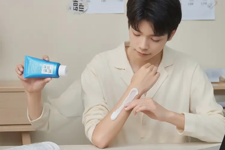 大学生手臂上容易长湿疹可以治好吗(图3)