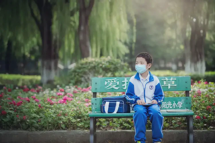 小学生小腿长湿疹不管它会自己好吗(图1)