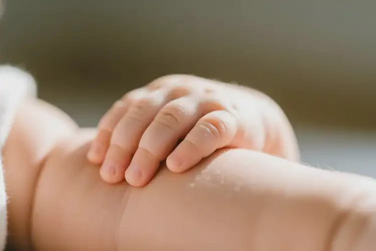 婴儿手臂上容易长湿疹可以治好吗(图3)