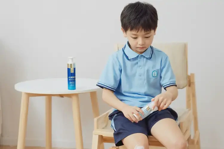 小学生小腿长湿疹不管它会自己好吗(图2)